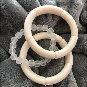 ❤️IVORY ACRYLIC BRACELET SET